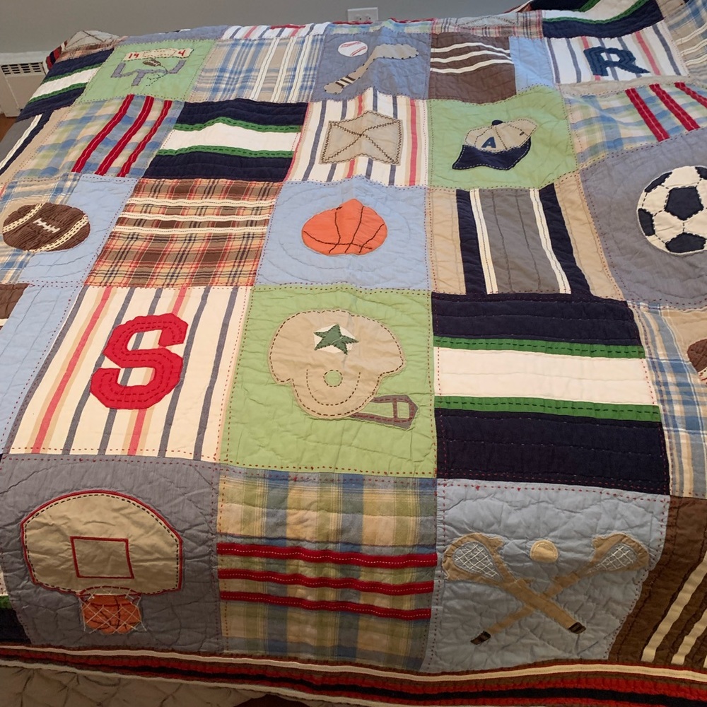 Pottery Barn Kids Quilt size Queen